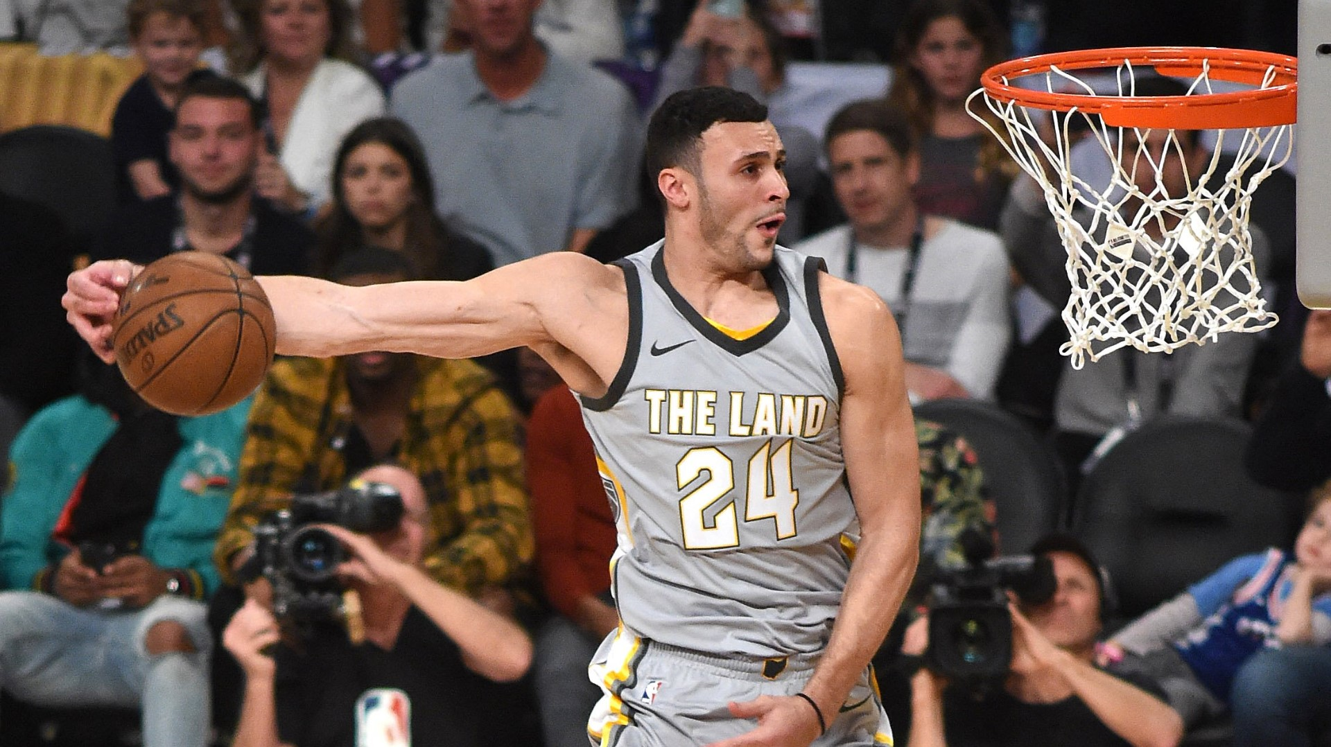 larry nance jr dunk